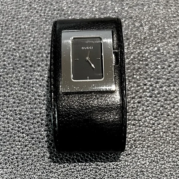 Gucci | Accessories | Gucci Black Dial Black Leather Strap  display picture 1